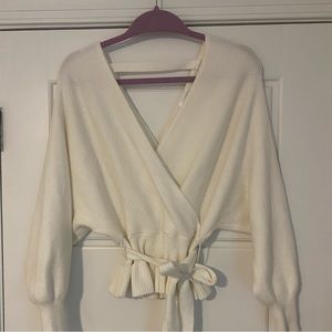 Vestique cream sweater